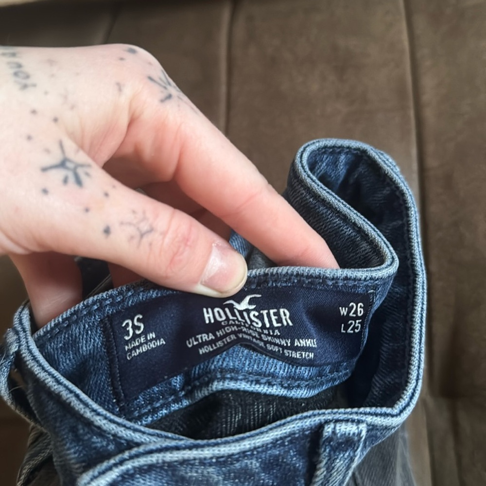 barely worn holster jeans 3s.